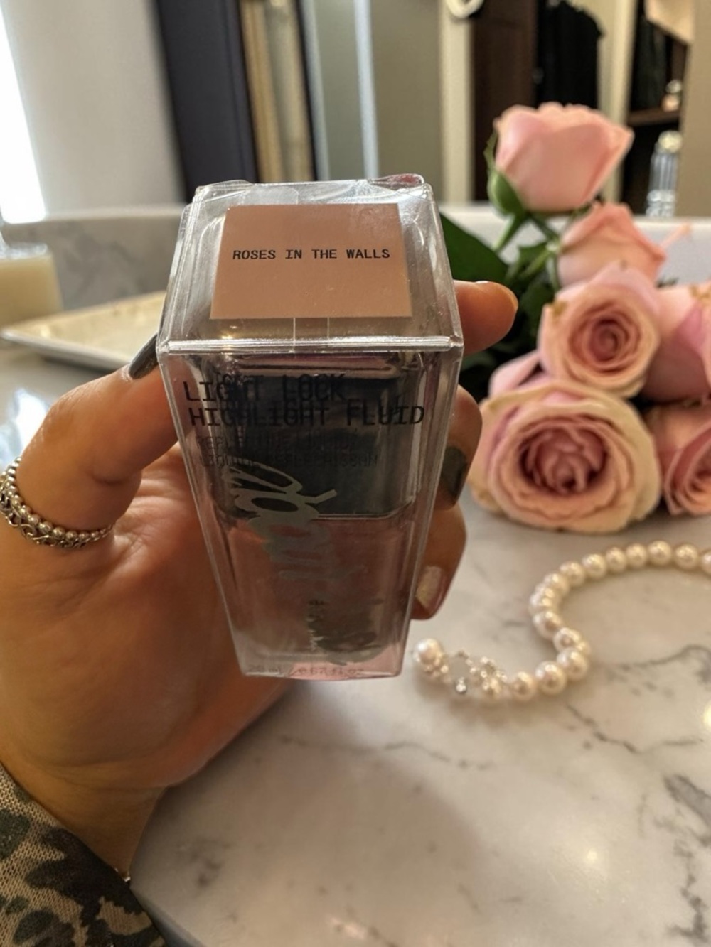 Light Lock Highlighter Fluid - Roses in the Walls Pink Glow